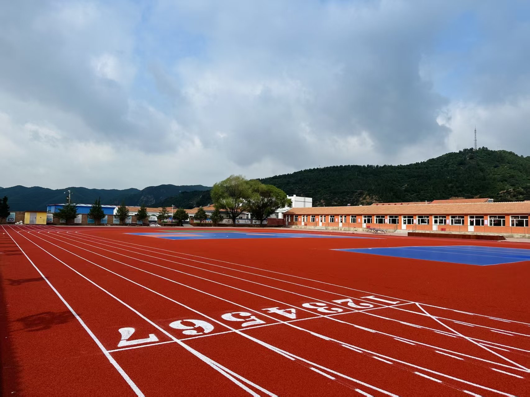 乌兰察布市自结纹塑胶跑道自结纹塑胶跑道 - 哪里好